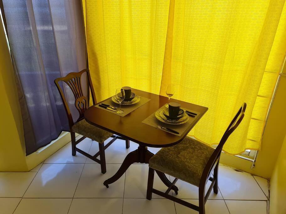 Two Bedroom. Walk To Beach. Free Wi-Fi & Free Parking Portmore Exterior photo