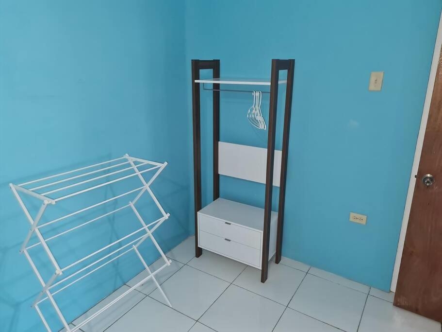 Two Bedroom. Walk To Beach. Free Wi-Fi & Free Parking Portmore Exterior photo